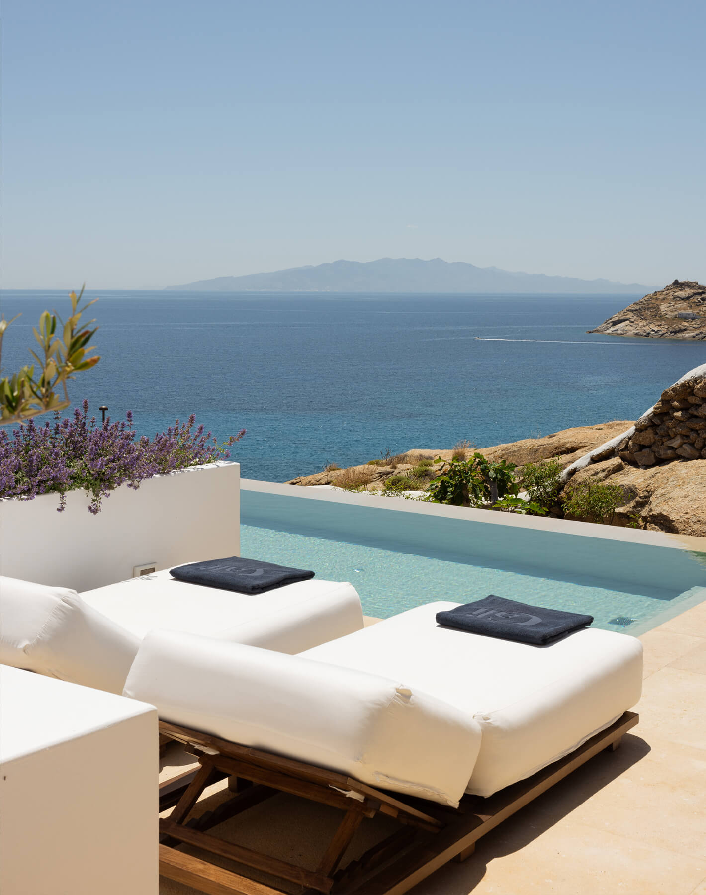 Elevate your stay with exclusive amenities tailored to your needs. Enjoy 24/7 room service, in-suite breakfast, and dining options curated for your taste. Indulge in the services of private wellness sessions and personal training, ensuring a bespoke and unforgettable experience at Cali Mykonos.