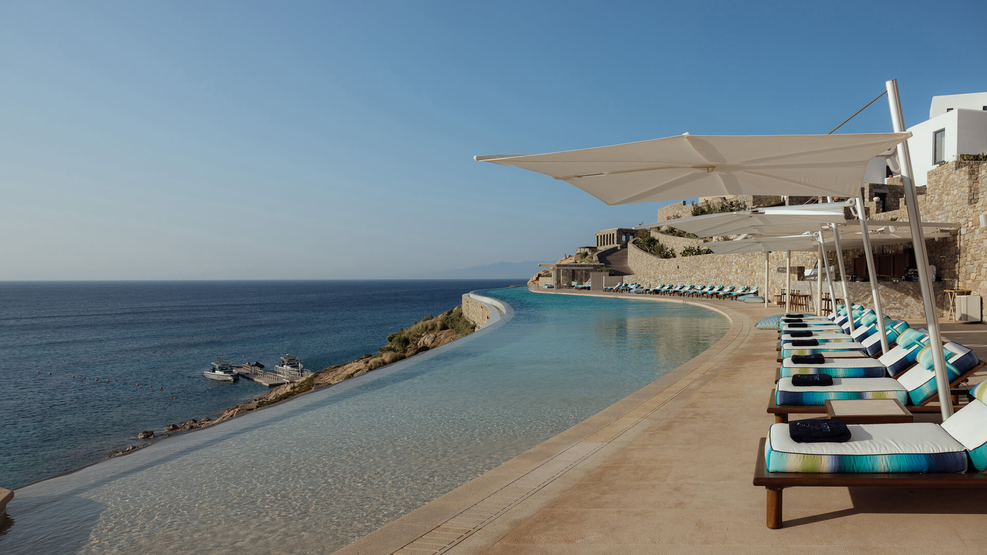 Missoni Beach Resort: Infinity pool at Cali Mykonos overlooking the exclusive beach, open to outside guests.